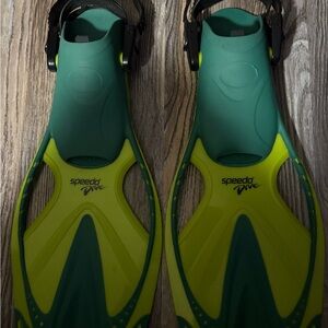 Speedo Dive Scuba Diving
Flippers Fins Youth Size L/XL US
1-4 w/ Mesh Bag GW